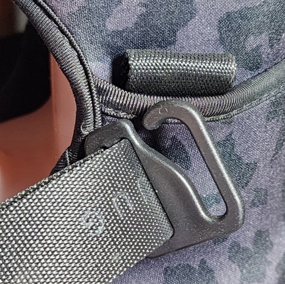 HydroJug Black Leopard Print Insulating Sleeve & Strap With Pink 32oz Bottle - Picture 3 of 14